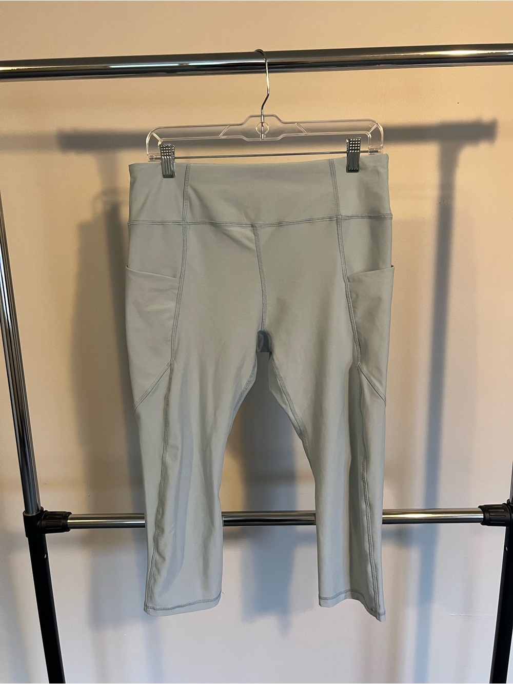 RBX Cropped Performance Capri Leggings in Pale baby blue